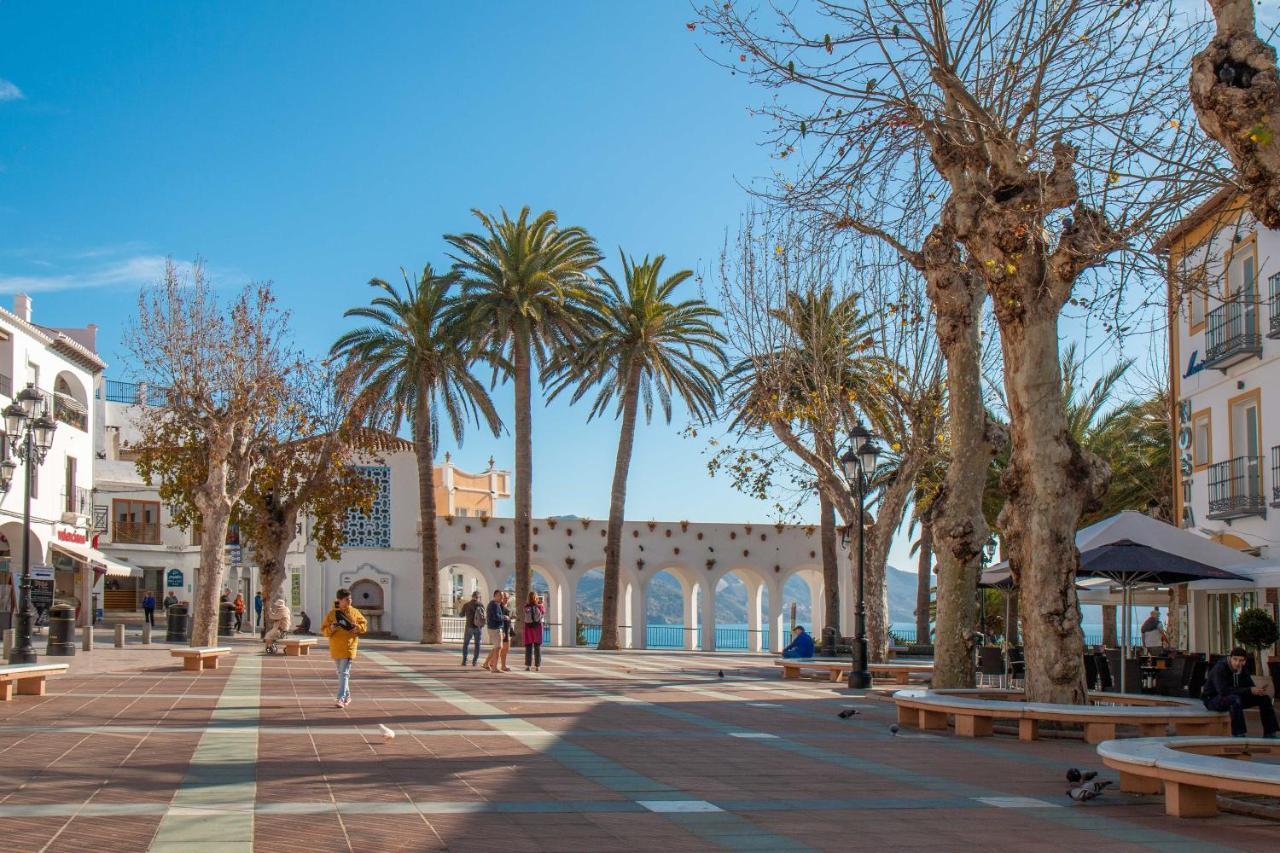 Apartamentos Vacacional En Plaza De Espana 内尔哈 外观 照片
