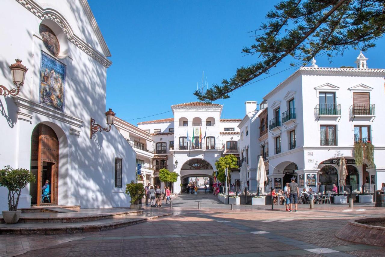 Apartamentos Vacacional En Plaza De Espana 内尔哈 外观 照片