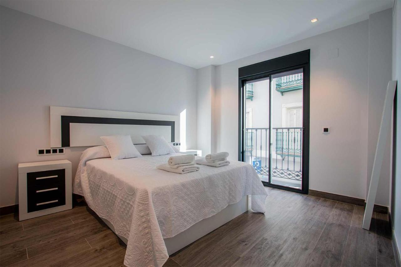 Apartamentos Vacacional En Plaza De Espana 内尔哈 外观 照片